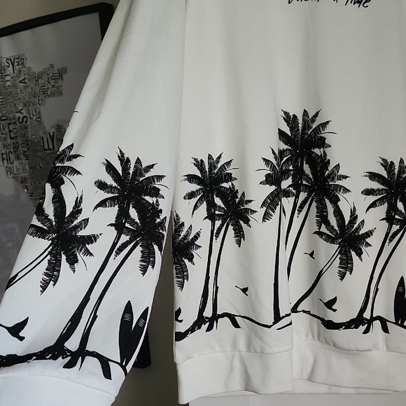 SHEIN White and Black Beach Scene Graphic French Terry Style Sweatshirt NWOT - Picture 2 of 9